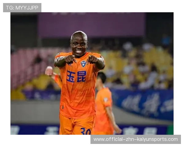 穆谢奎晒训练照宣布继续征战，球迷：这才是真传奇，穆sir